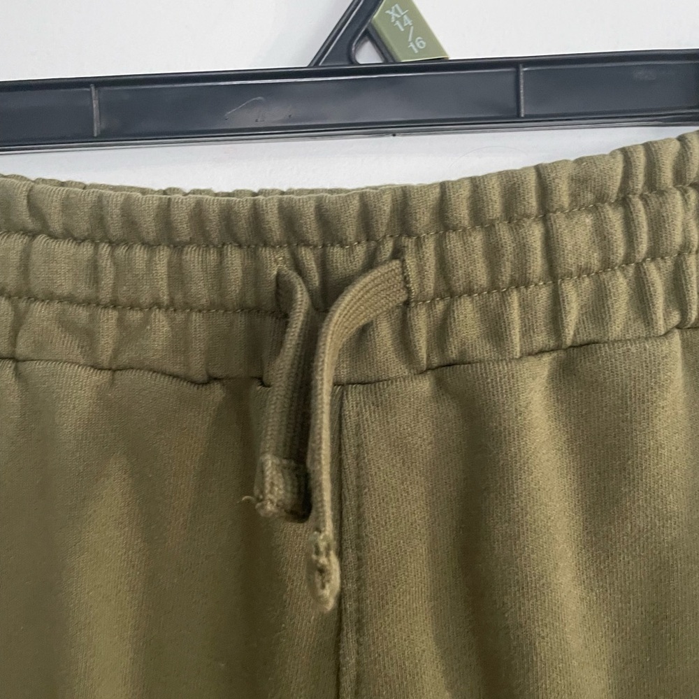 Primark Cares Khaki Men's Cargo Shorts in large - Picture 5 of 8